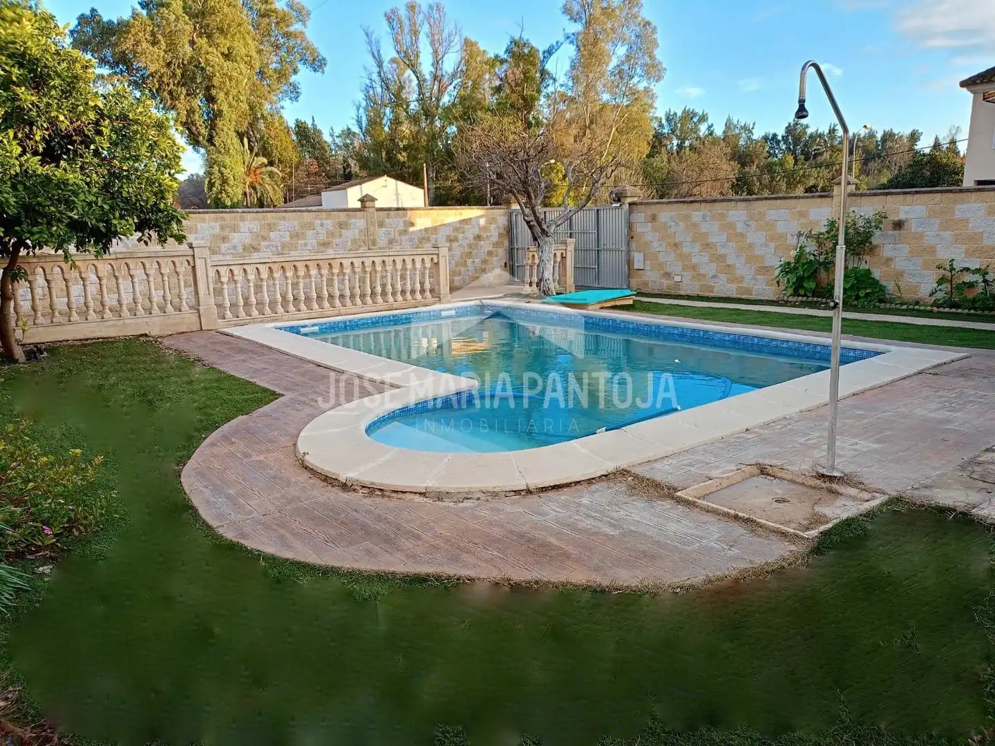 Piscina de Casa o xalet en venda en Arcos de la Frontera amb Calefacció, Jardí privat i Traster