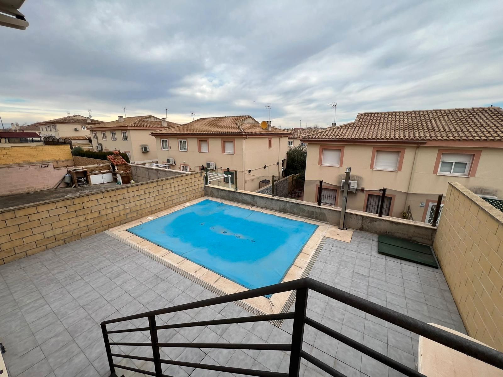 Swimming pool of Single-family semi-detached for sale in Ontígola  with Air Conditioner, Heating and Swimming Pool