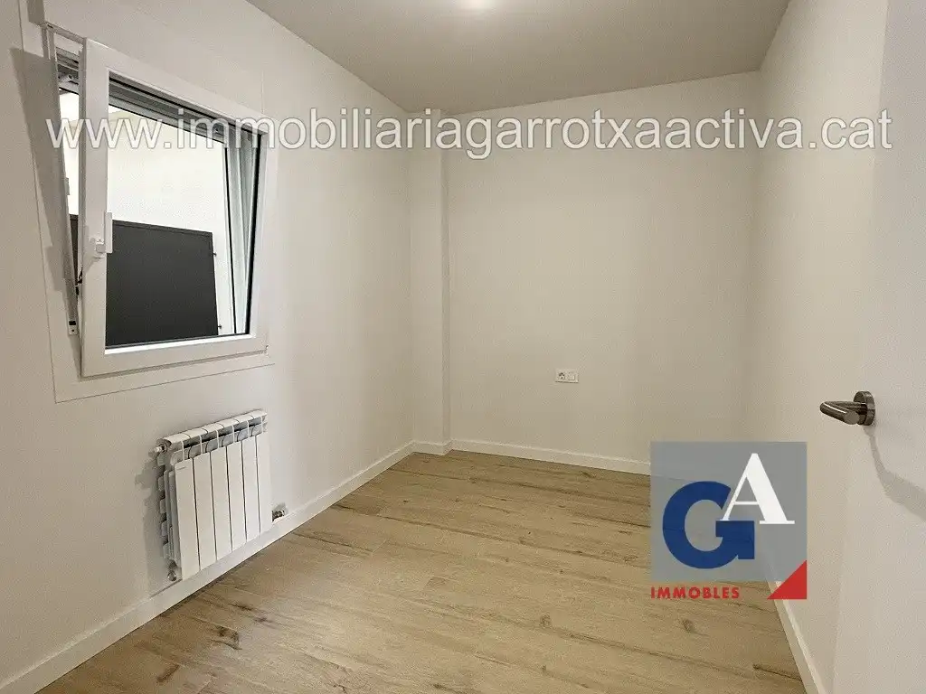 Piso en venta en Olot con Calefacción, Terraza y Balcón