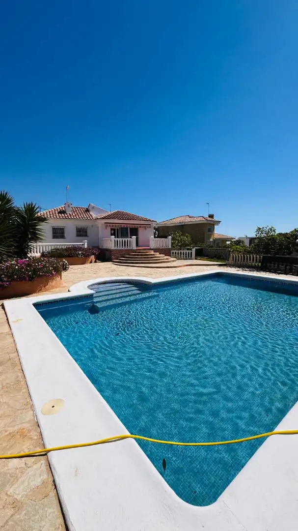 Piscina de Casa o xalet en venda en Vinaròs amb Aire condicionat, Calefacció i Jardí privat