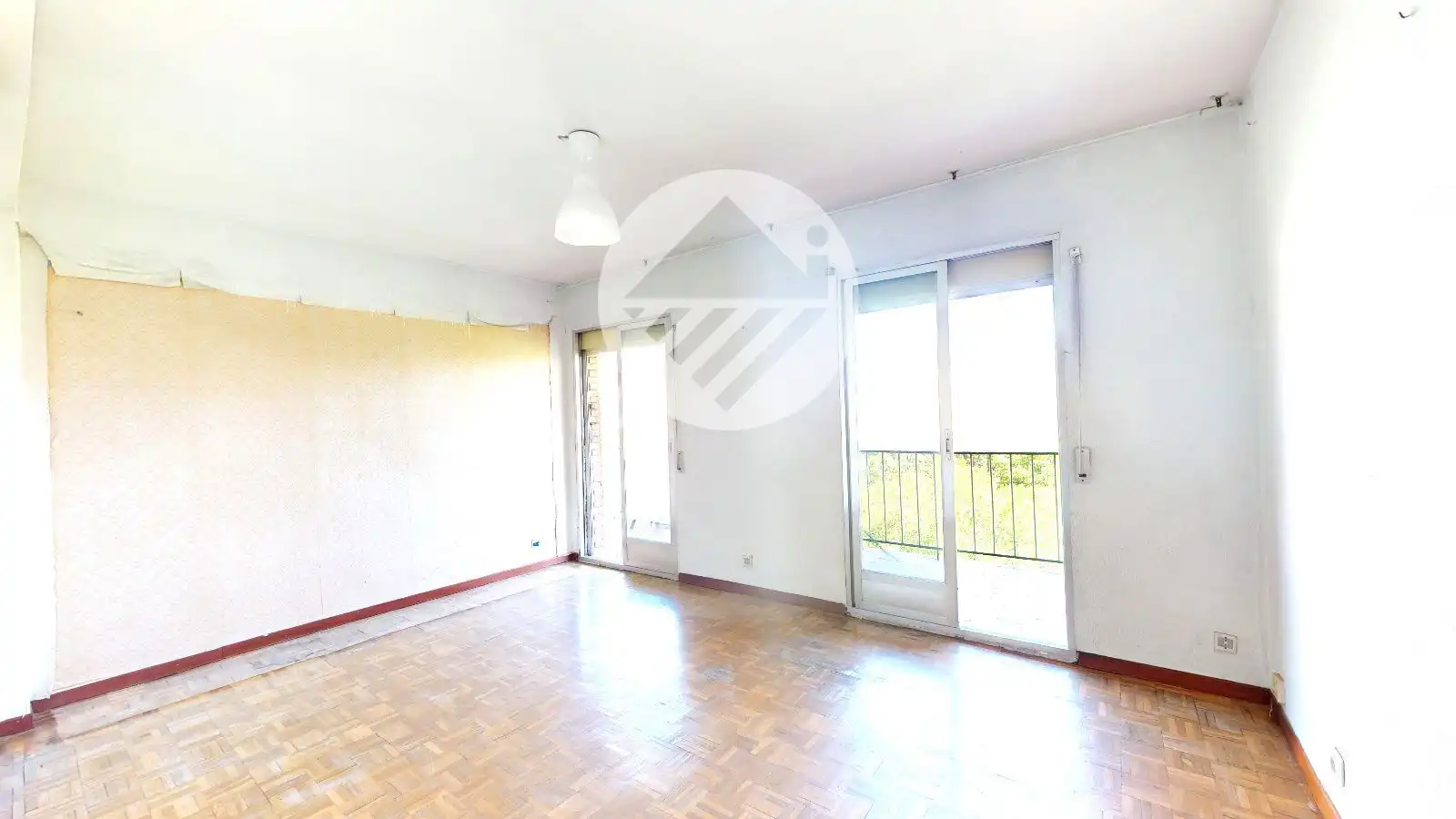Sala d'estar de Pis en venda en Madrid amb Terrassa, Forn i Balcó