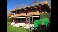 Vista exterior de Casa o xalet en venda en Burgos Capital amb Jardí privat, Parquet i Terrassa