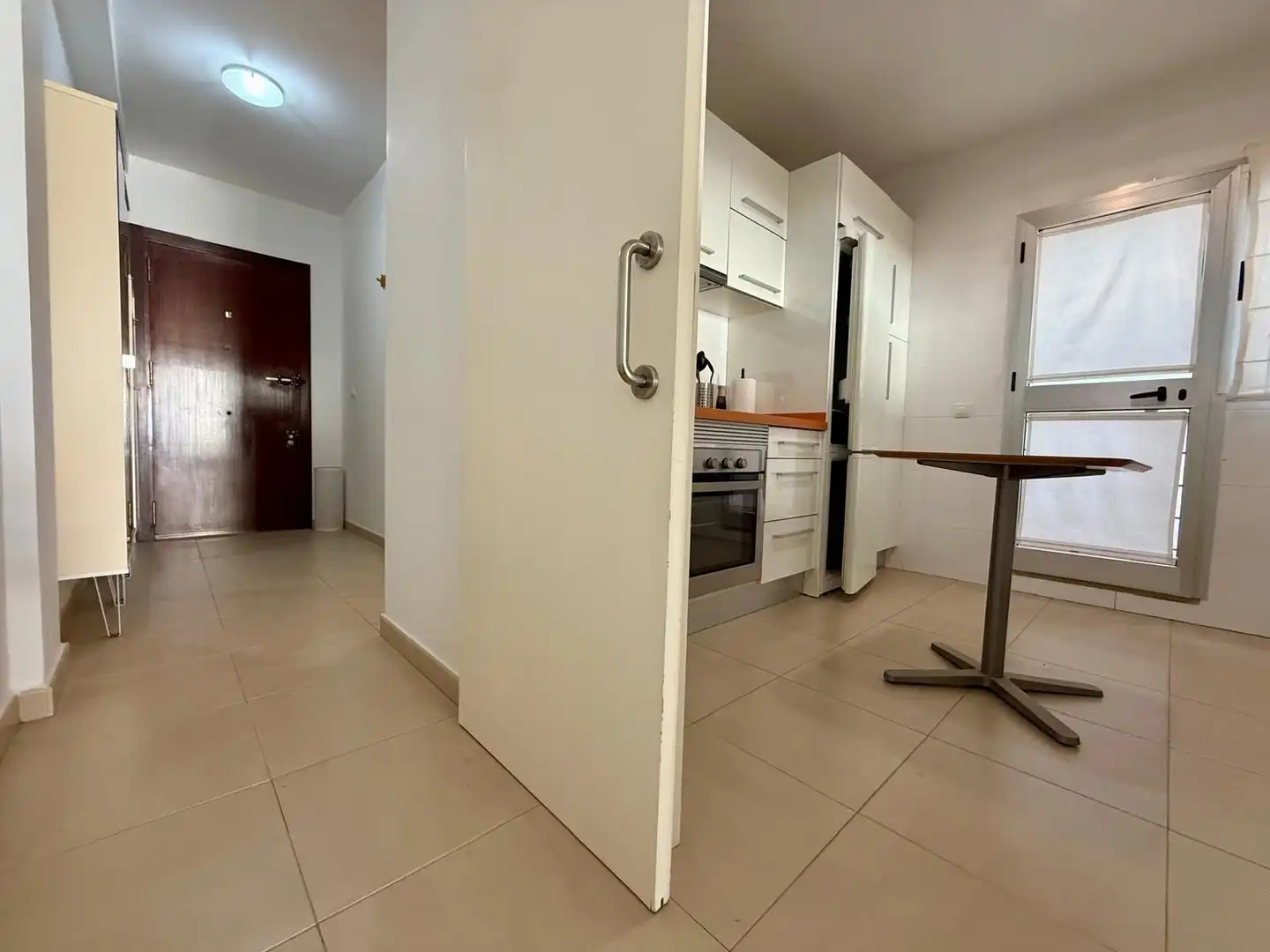 Flat for rent in Calle de Fernán Sánchez de Tovar, Cruz Roja