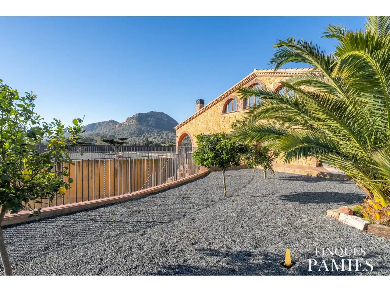 Vista exterior de Casa o xalet en venda en Vilanova d'Escornalbou amb Aire condicionat, Calefacció i Jardí privat