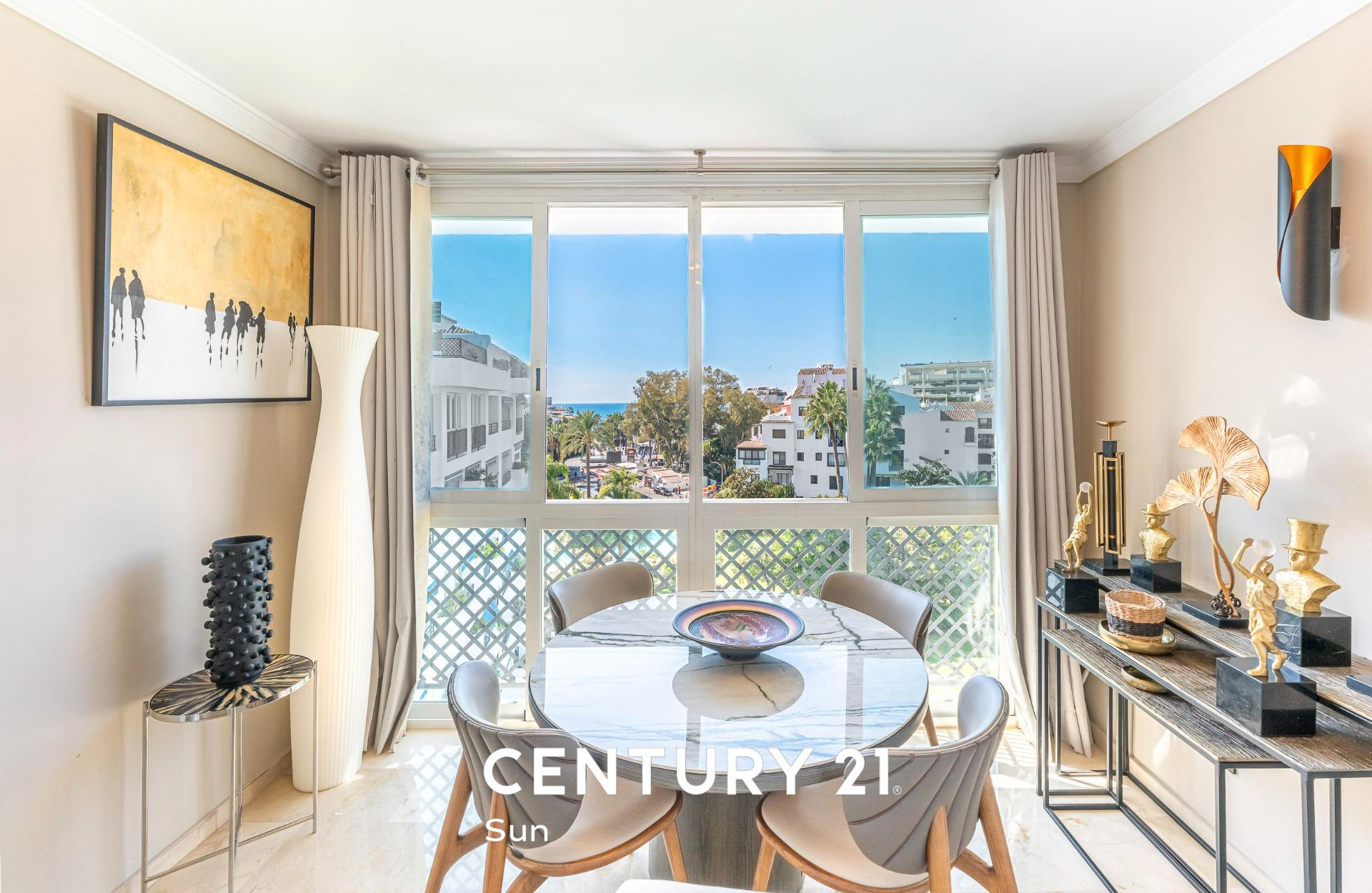 Vista exterior de Àtic en venda en Marbella amb Aire condicionat, Calefacció i Terrassa