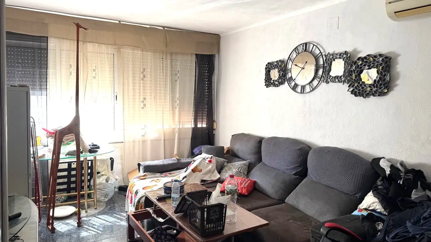 Sala de estar de Piso en venta en Cornellà de Llobregat con Aire acondicionado y Horno