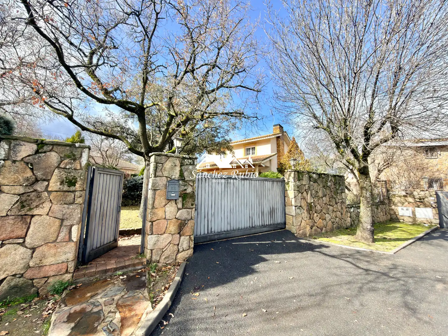 Vista exterior de Casa o xalet en venda en Galapagar amb Calefacció, Jardí privat i Terrassa