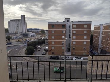 Flat with balcony for sale in Avenida Adolfo Díaz Ambrona 23
