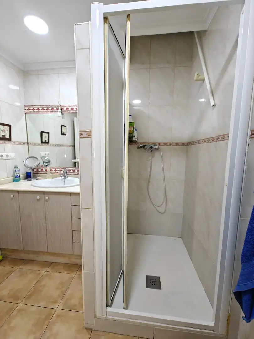 Badezimmer von Dachboden zum Verkauf in Ontinyent mit Terrasse, Abstellraum und Balkon