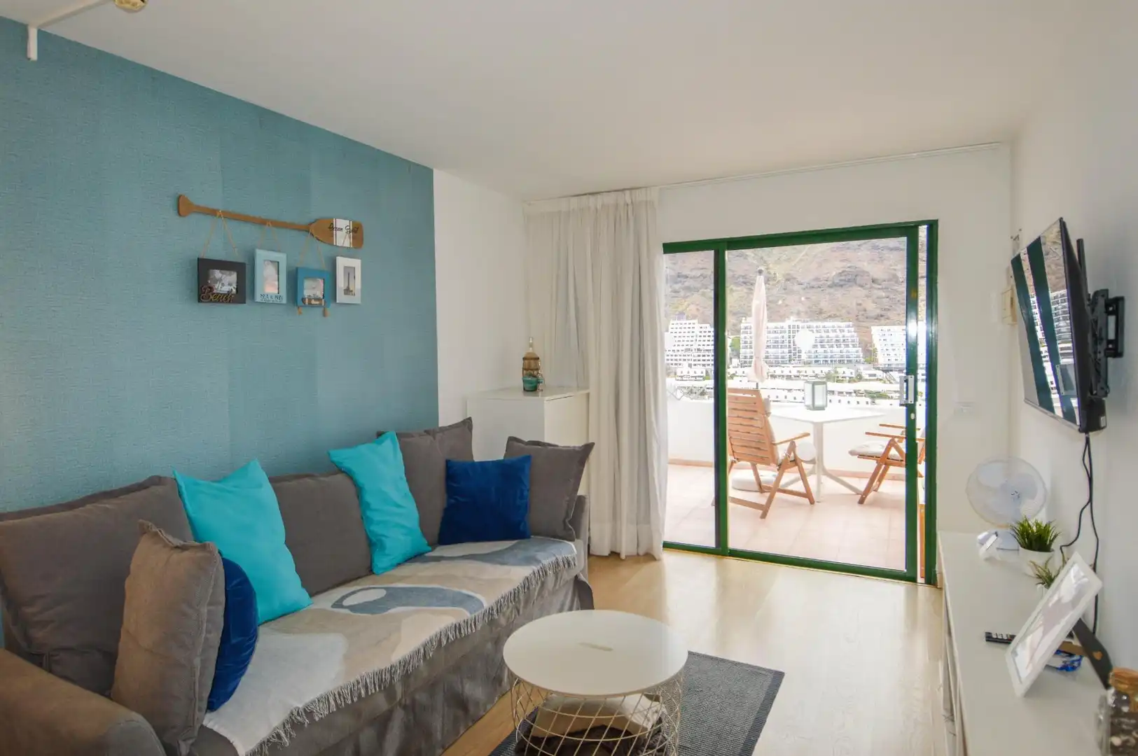 Sala d'estar de Apartament en venda en Mogán amb Terrassa, Moblat i Piscina comunitària