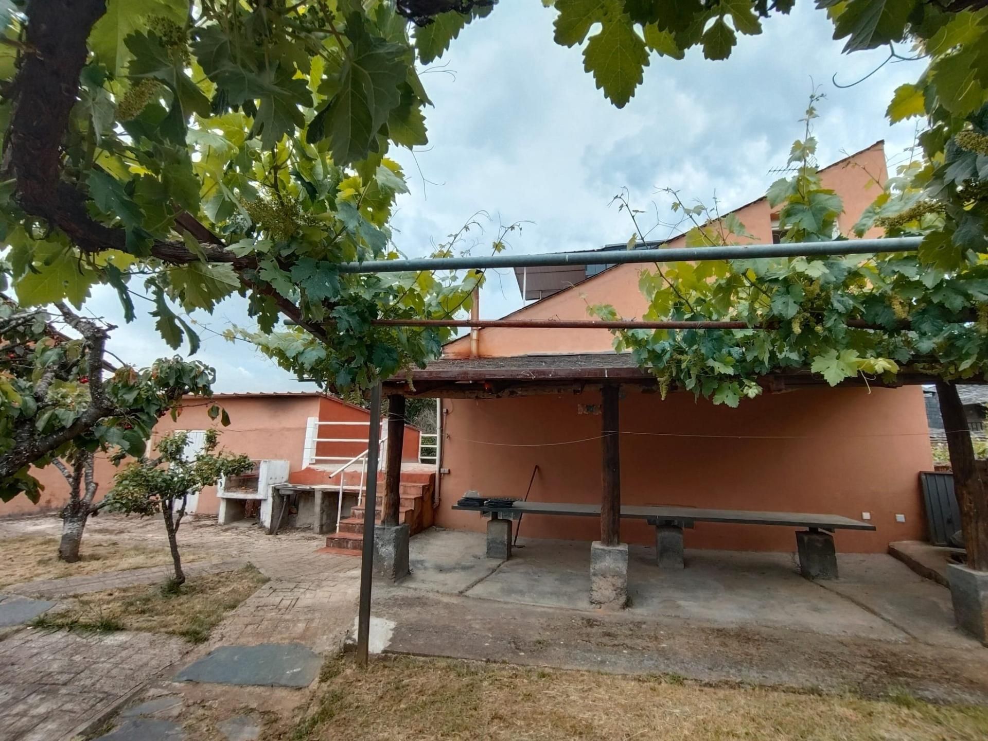 Exterior view of House or chalet for sale in Arganza  with Terrace and Balcony