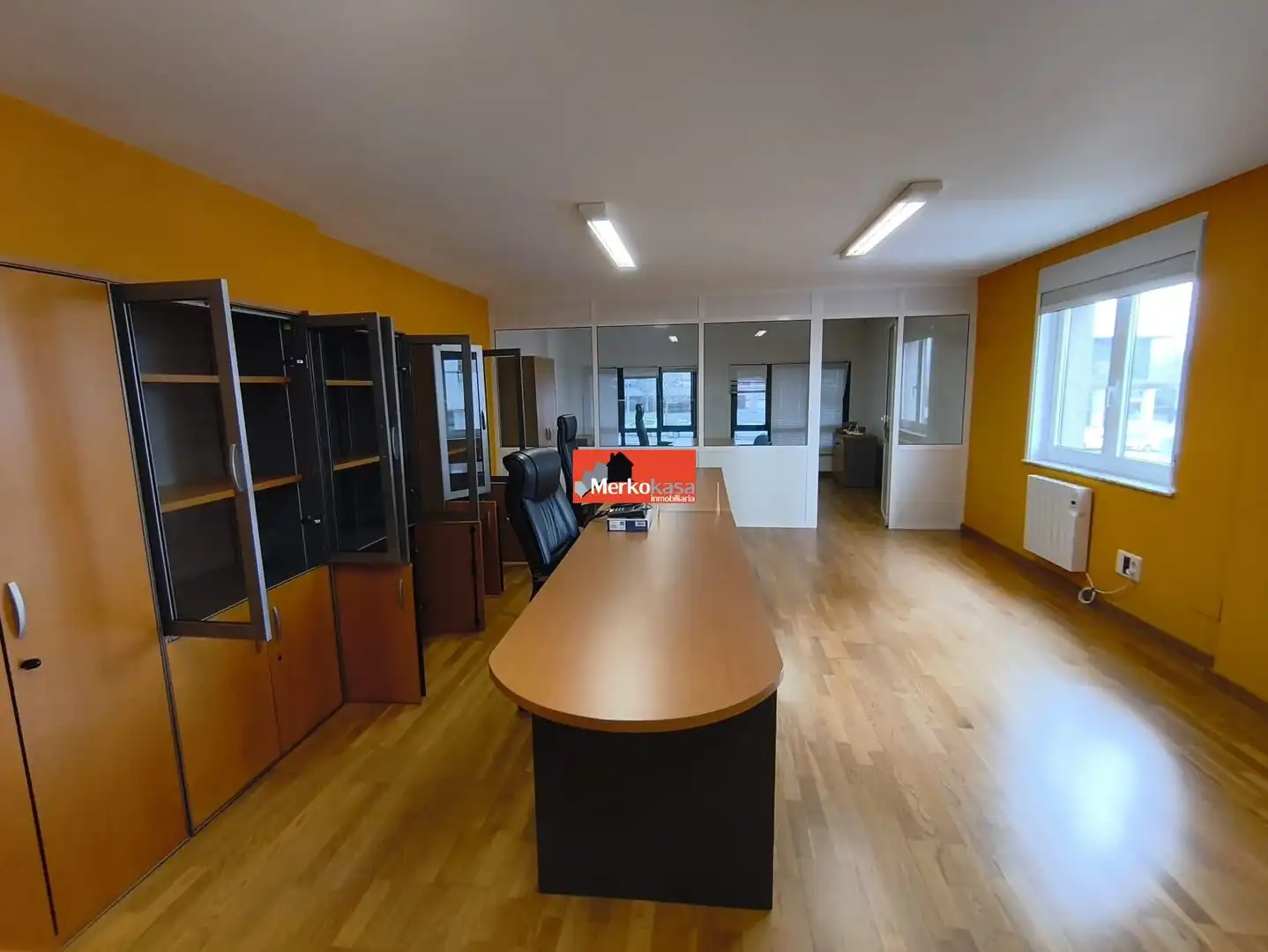 Büro zum Verkauf in Lugo mit Möbliert