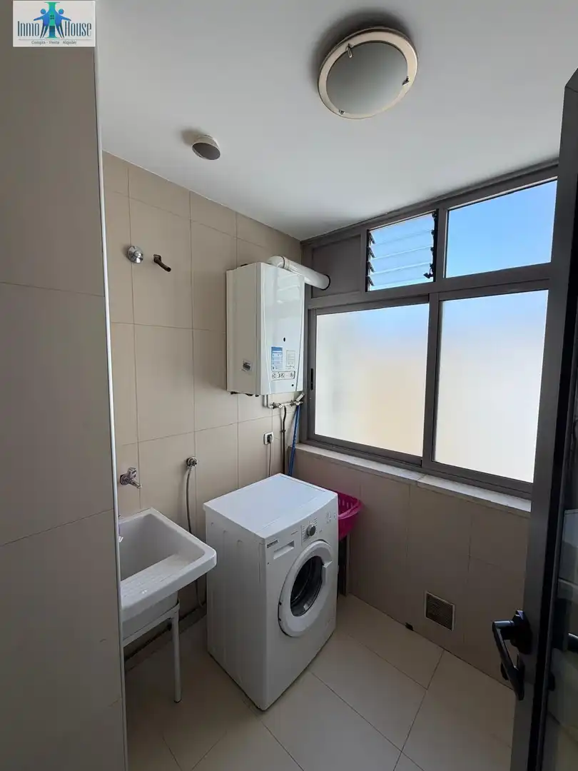 Bathroom of Attic for rent in Albacete  with Air Conditioner, Heating and Parquet flooring