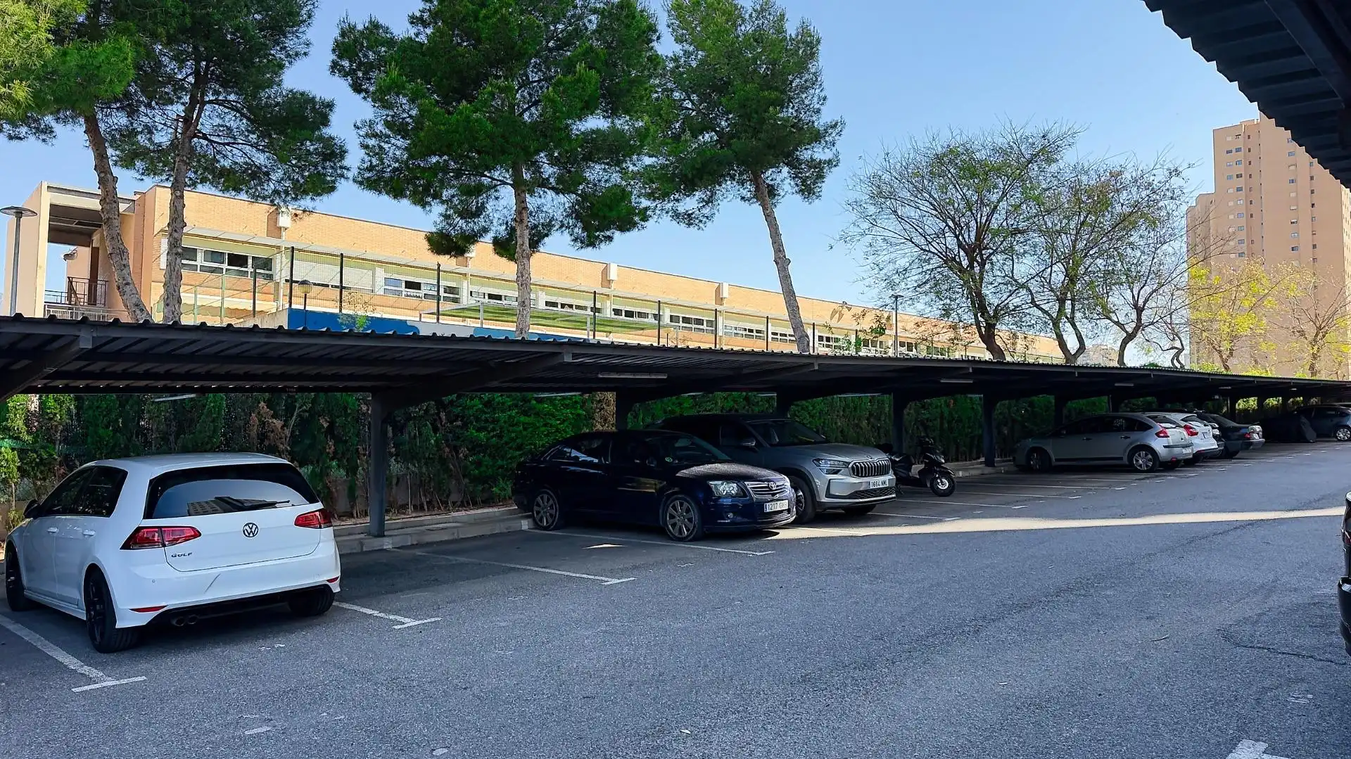 Aparcament de Pis en venda en Benidorm amb Aire condicionat, Jardí privat i Terrassa