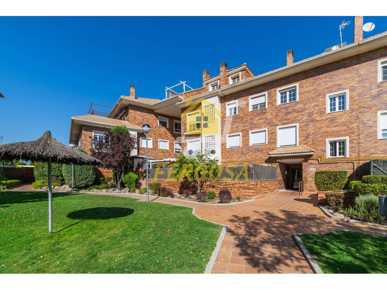 Exterior view of Flat for sale in Arroyomolinos (Madrid)  with Air Conditioner, Heating and Private garden