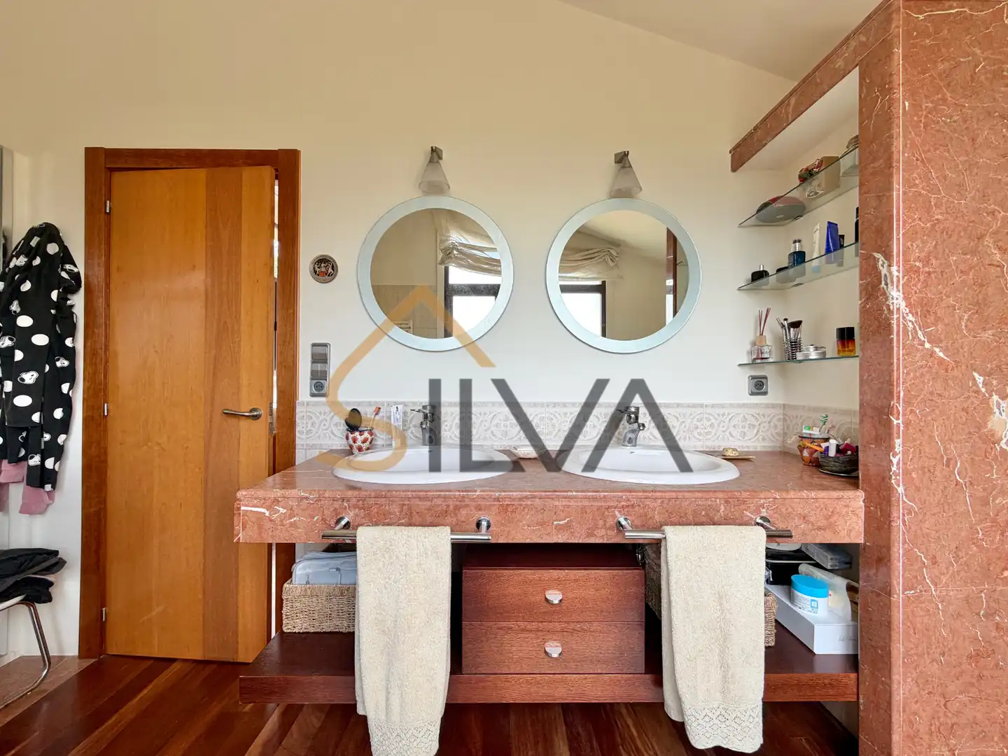 Baño de Casa o chalet en venta en Oleiros con Calefacción, Jardín privado y Terraza