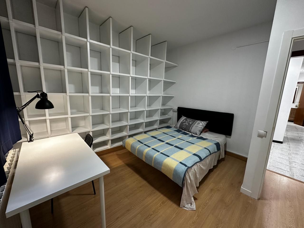 Bedroom of Flat to share in  Lleida Capital  with Air Conditioner, Heating and Parquet flooring