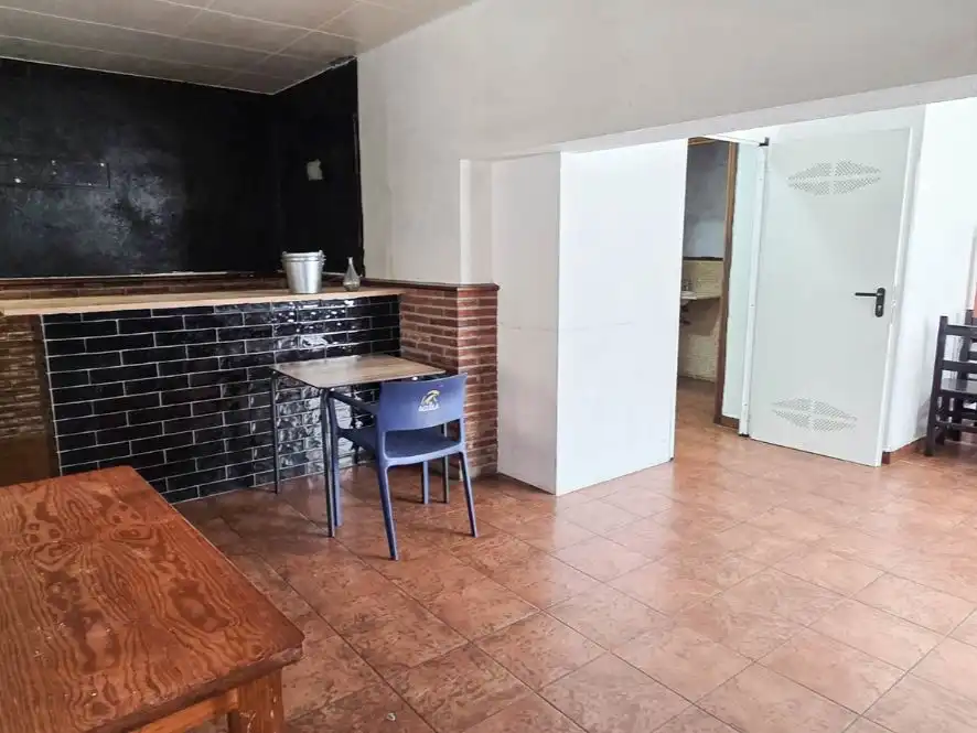Commercial properties for sale in Barcelona  with Air Conditioner and Heating