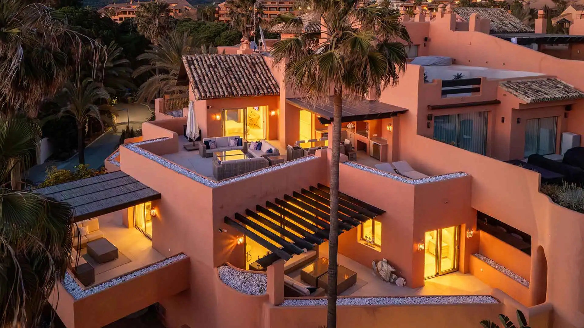 Vista exterior de Ático en venta en Marbella con Aire acondicionado, Terraza y Trastero