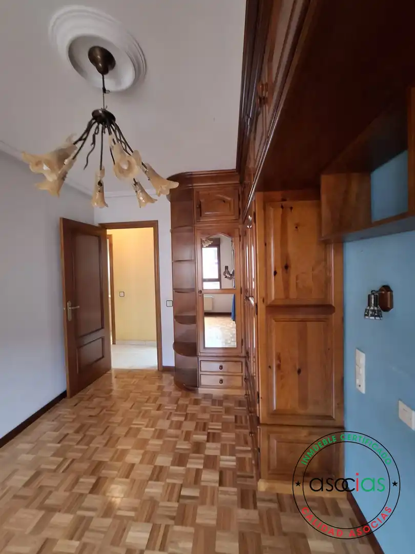 Wohnung zur Miete in Gijón  mit Heizung, Parkett und Möbliert