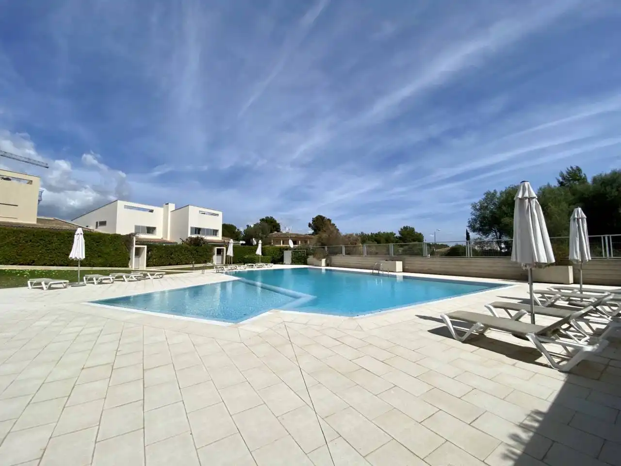 Schwimmbecken von Einfamilien-Reihenhaus zur Miete in Ponent
