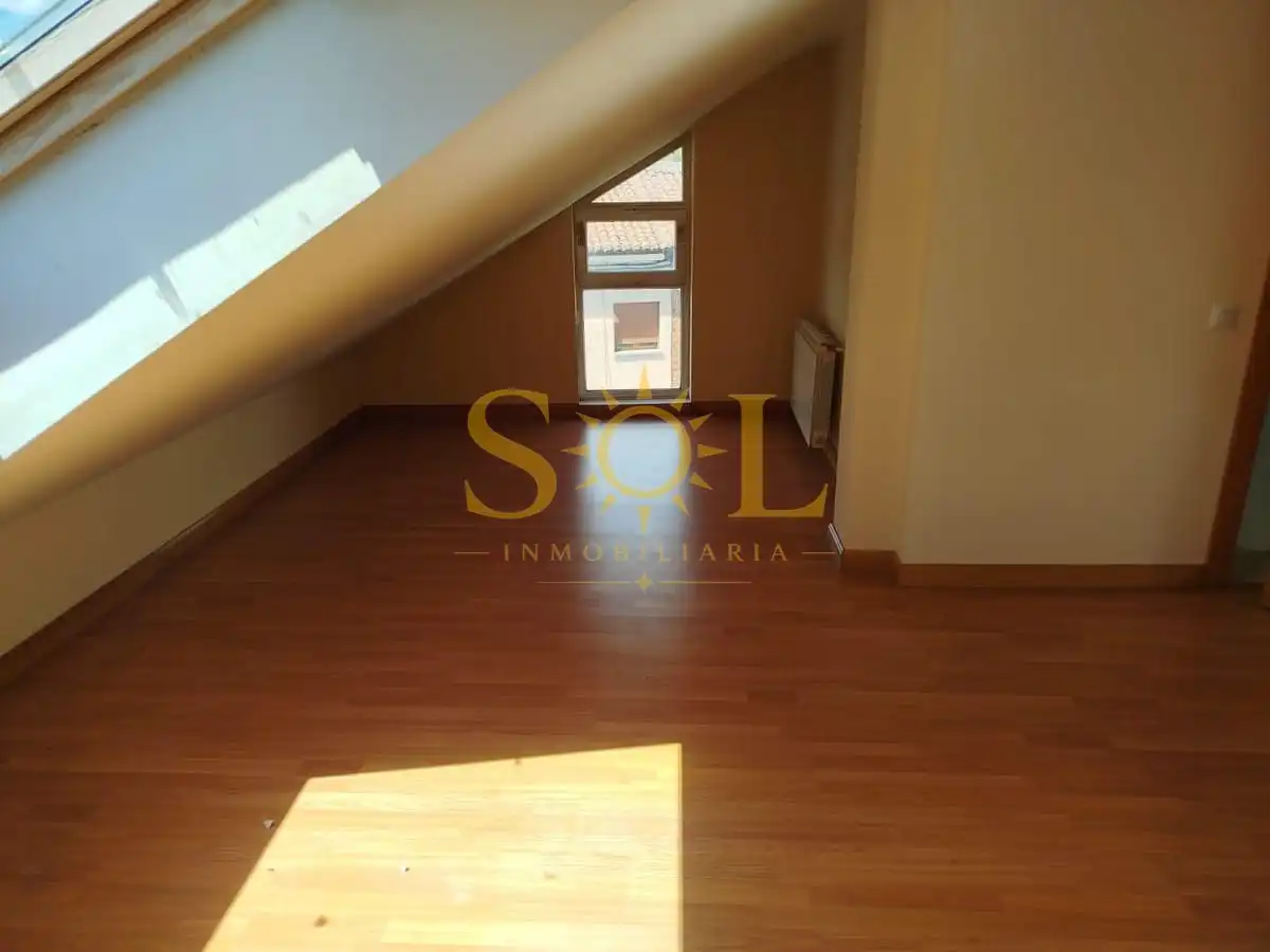Habitación de Casa adosada en venta en Sariegos con Calefacción, Jardín privado y Terraza