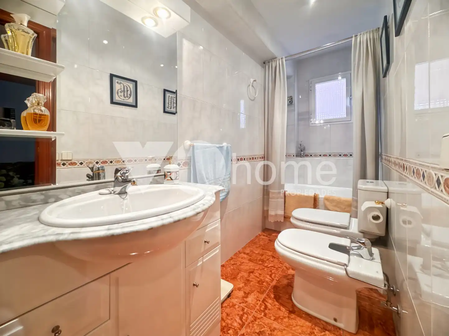 Badezimmer von Wohnung zum Verkauf in Madrid mit Heizung, Terrasse und Möbliert