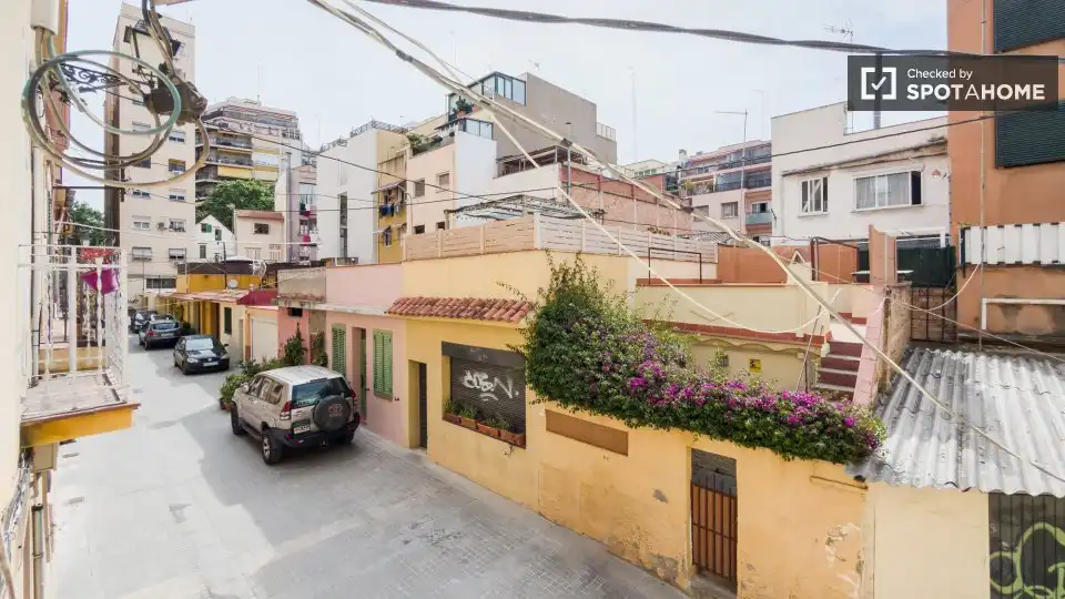 Exterior view of Flat for rent in L'Hospitalet de Llobregat  with Air Conditioner, Heating and Furnished