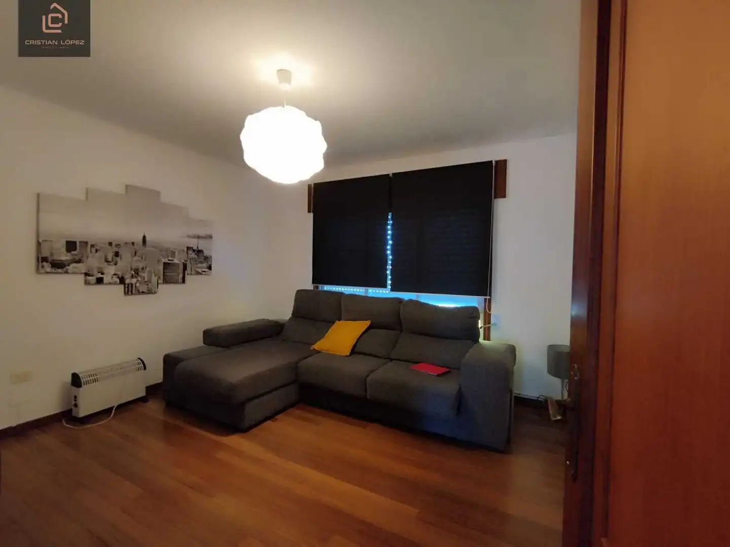 Sala d'estar de Casa o xalet en venda en Abegondo amb Calefacció, Parquet i Terrassa