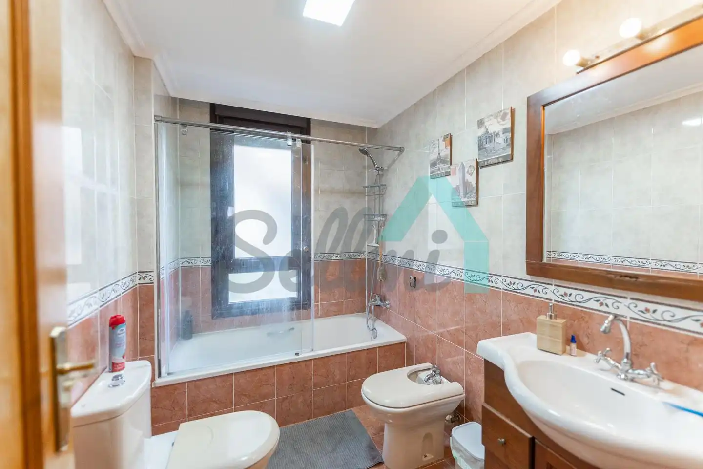 Baño de Piso en venta en Oviedo  con Calefacción, Parquet y Trastero