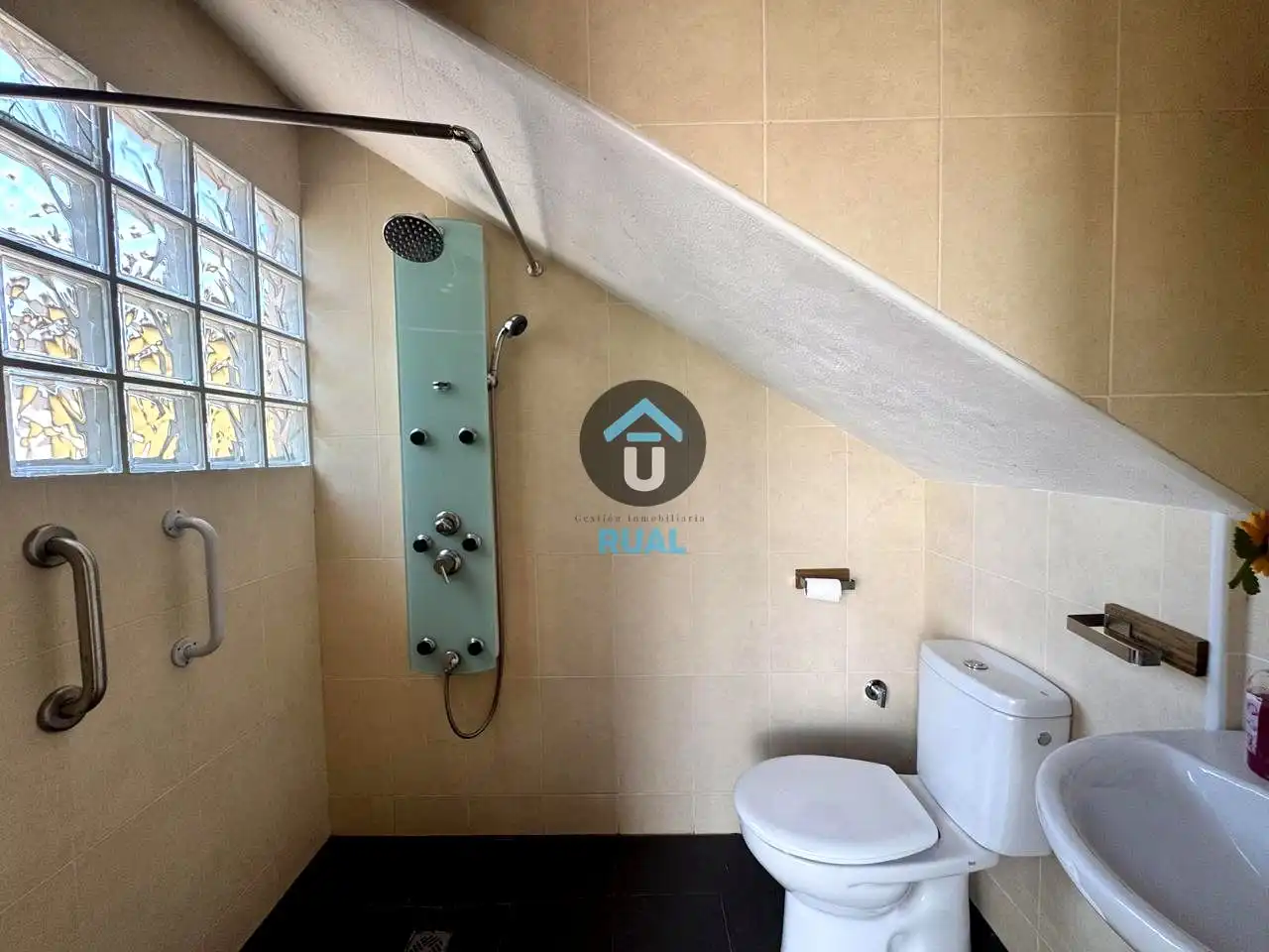 Bathroom of Houses for rent in Navalcán  with Terrace