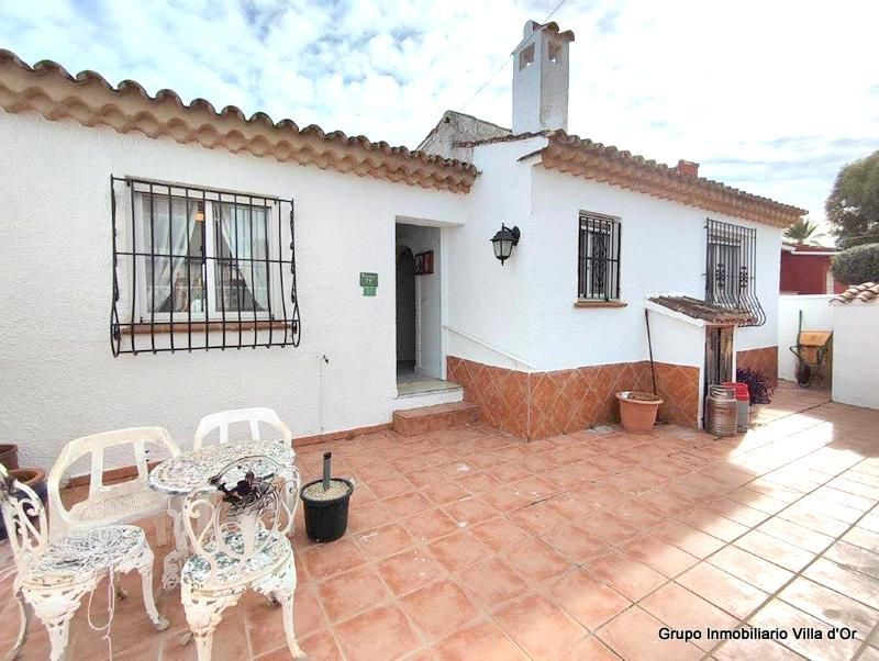 Vista exterior de Casa o xalet en venda en Dénia amb Aire condicionat, Jardí privat i Terrassa