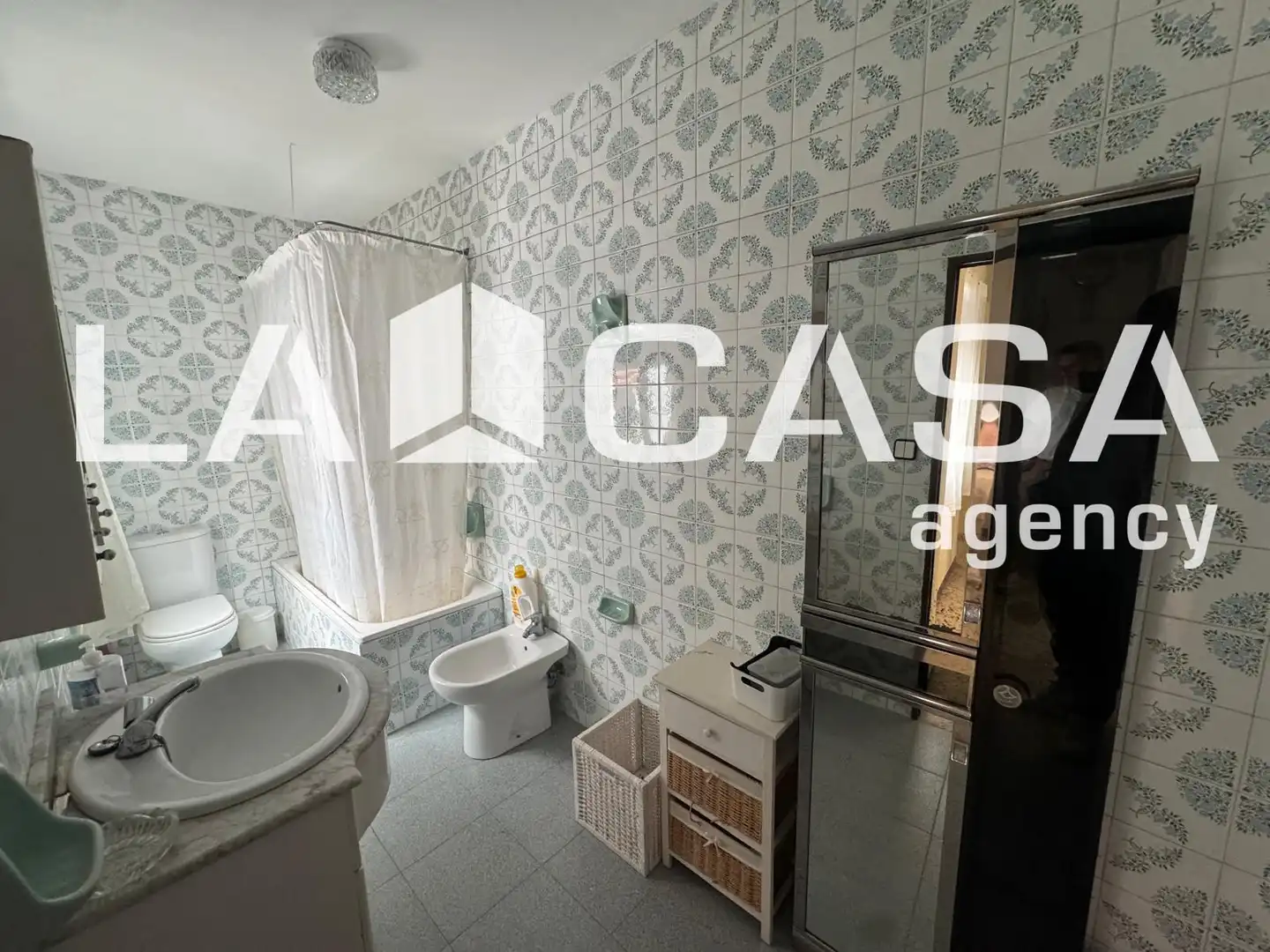 Bathroom of Houses for sale in Sevilla  with Air Conditioner and Storage room