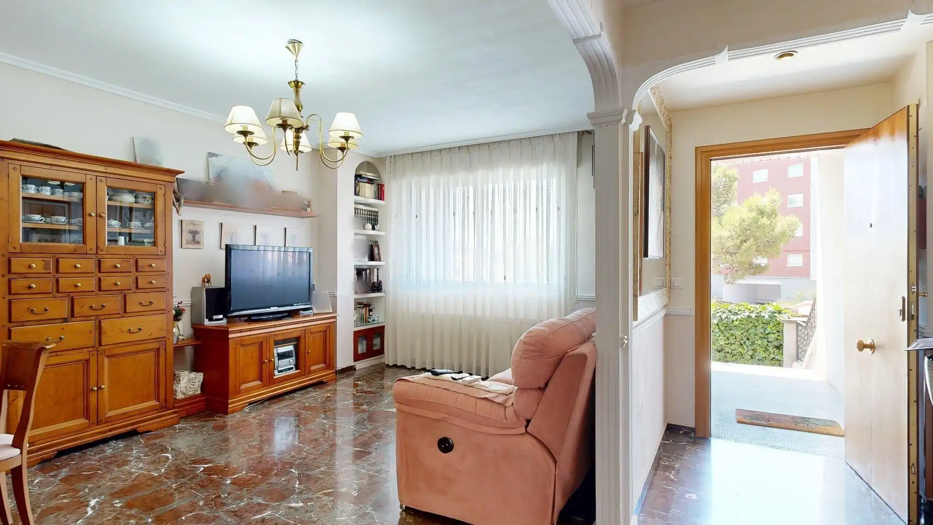 Sala de estar de Casa adosada en venta en Zaragoza con Aire acondicionado, Calefacción y Terraza