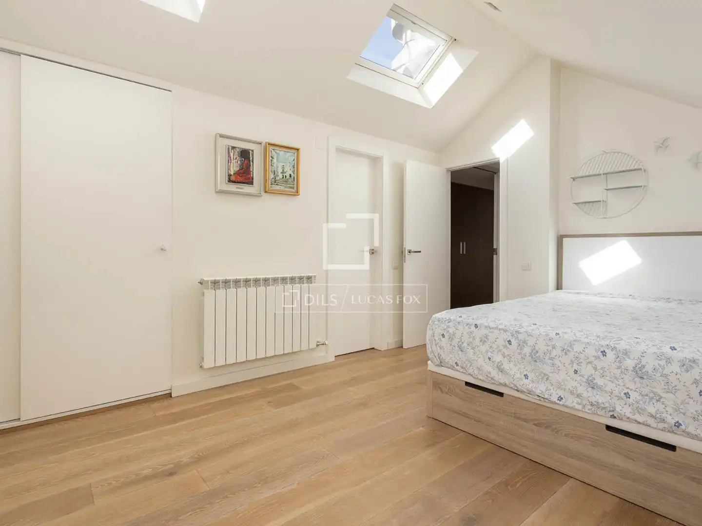 Schlafzimmer von Wohnung zum Verkauf in Barcelona mit Klimaanlage und Terrasse
