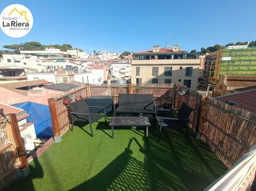 Àtic amb balcó en venda a Carrer PAU COSTA