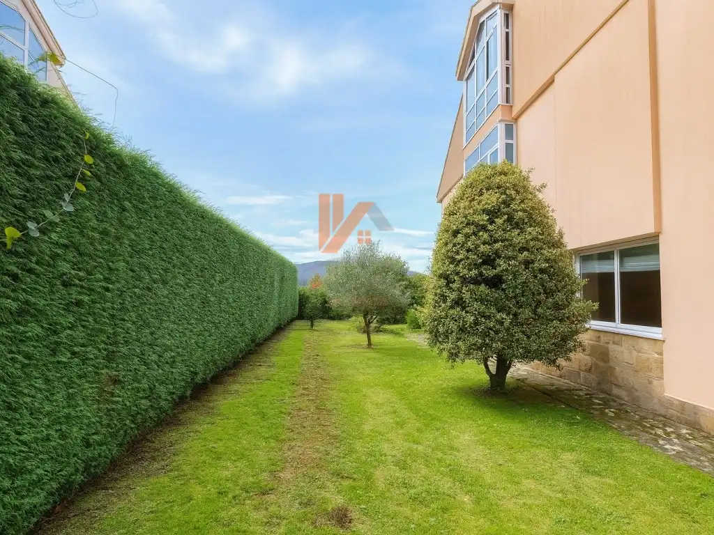Jardín de Casa adosada en venta en Brión con Jardín privado, Terraza y Piscina