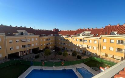 Vista exterior de Àtic en venda en Aranjuez amb Aire condicionat i Terrassa