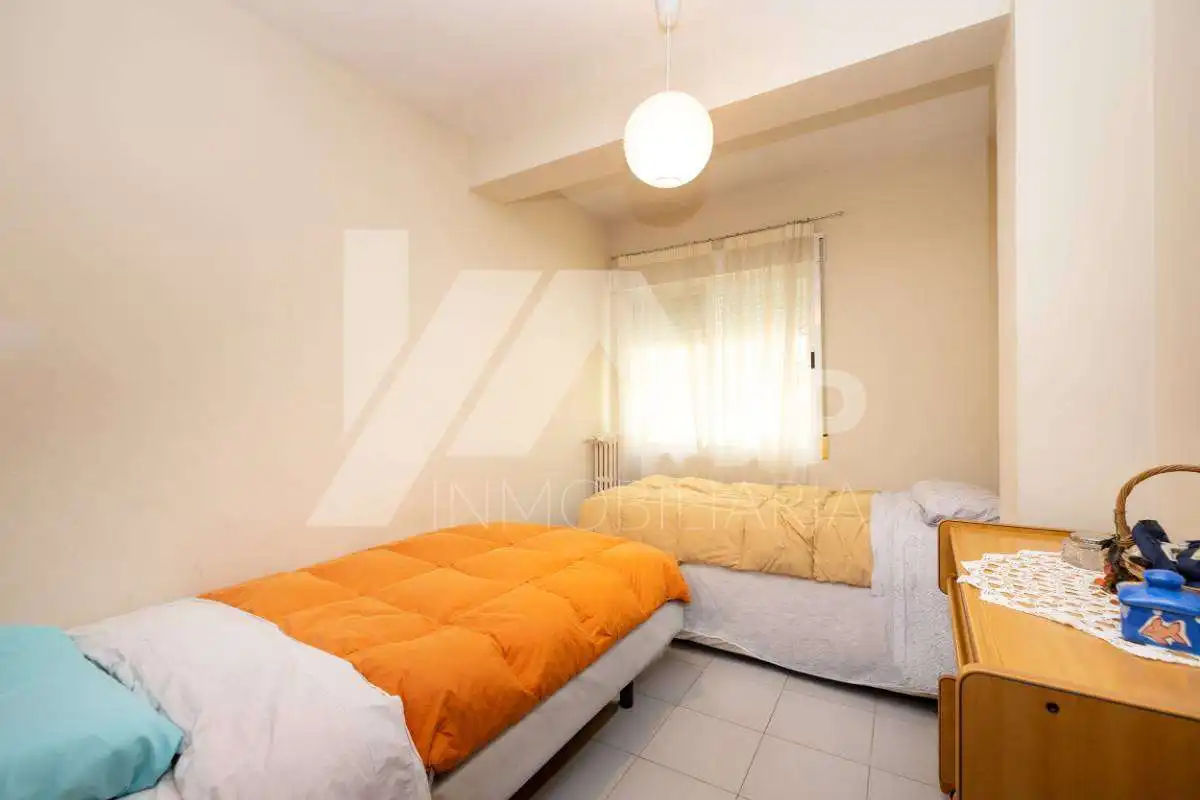 Schlafzimmer von Wohnung zum Verkauf in Granada mit Klimaanlage, Heizung und Terrasse
