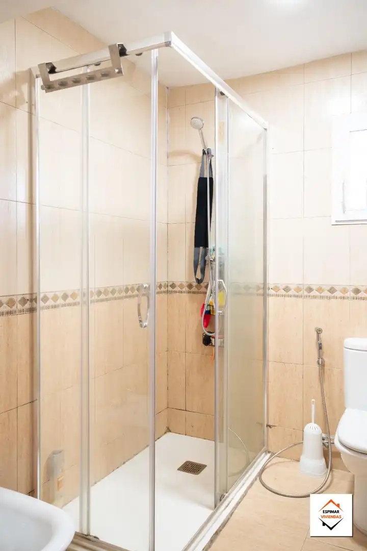 Badezimmer von Einfamilien-Reihenhaus zum Verkauf in Utebo mit Terrasse