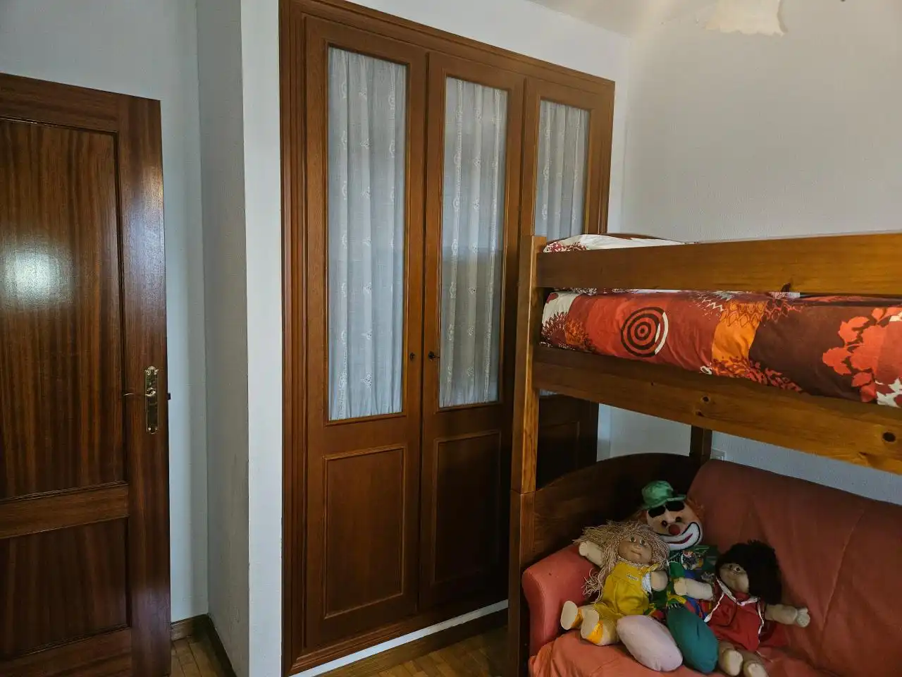 Habitación de Piso en venta en León Capital  con Calefacción, Trastero y Amueblado