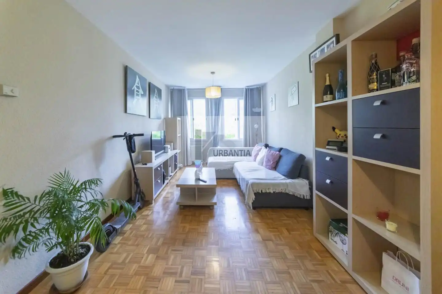 Sala de estar de Piso en venta en  Pamplona / Iruña con Calefacción, Parquet y Trastero