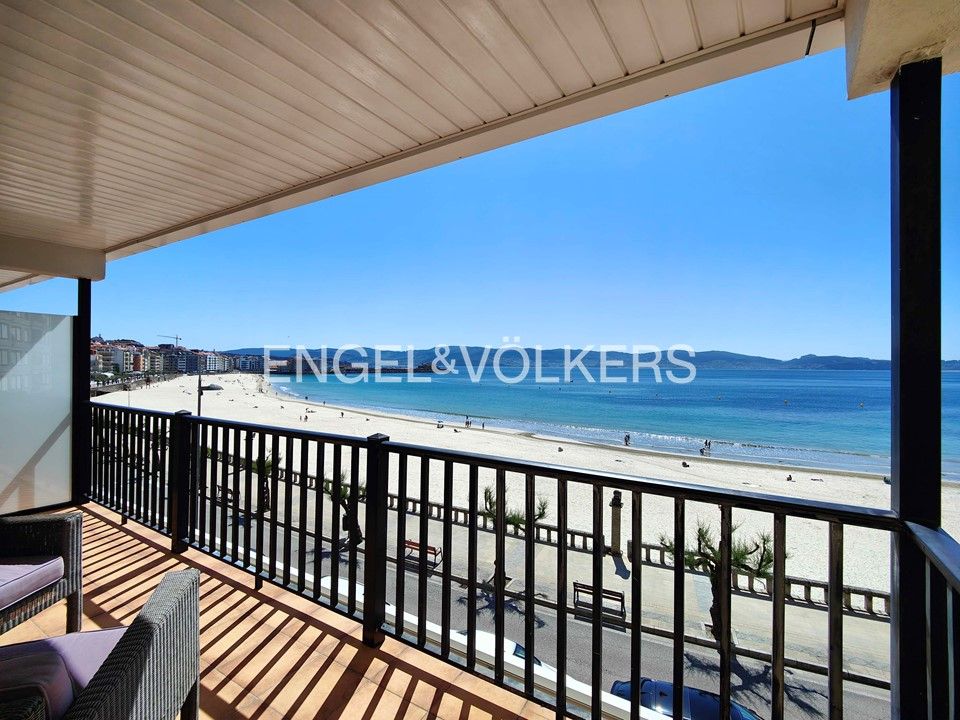 Vista exterior de Apartament en venda en Sanxenxo amb Calefacció i Terrassa
