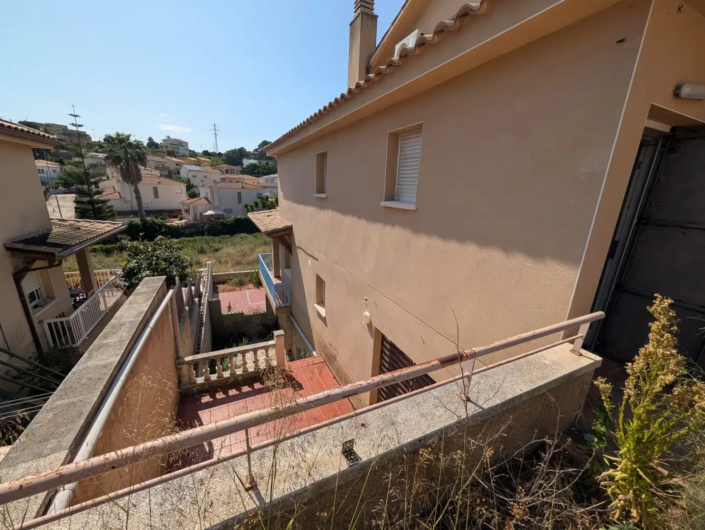 Vista exterior de Casa adosada en venda en Calafell amb Jardí privat i Terrassa
