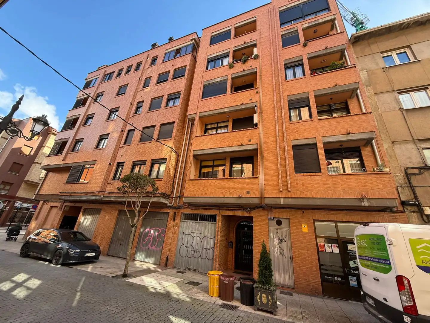 Außenansicht von Wohnung zum Verkauf in Oviedo  mit Heizung, Terrasse und Abstellraum