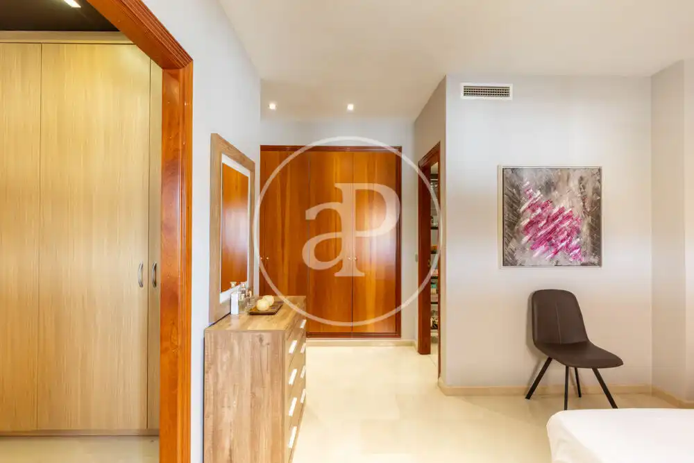 Piso en venta en Avinguda Cardenal Vicent Enrique I Tarancó, Piscinas