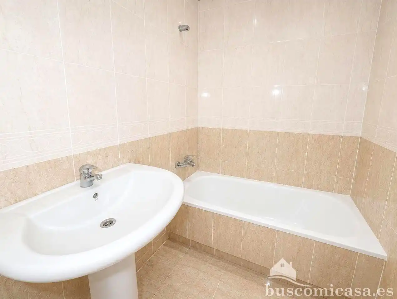 Badezimmer von Wohnung zum Verkauf in Bailén mit Klimaanlage, Heizung und Terrasse