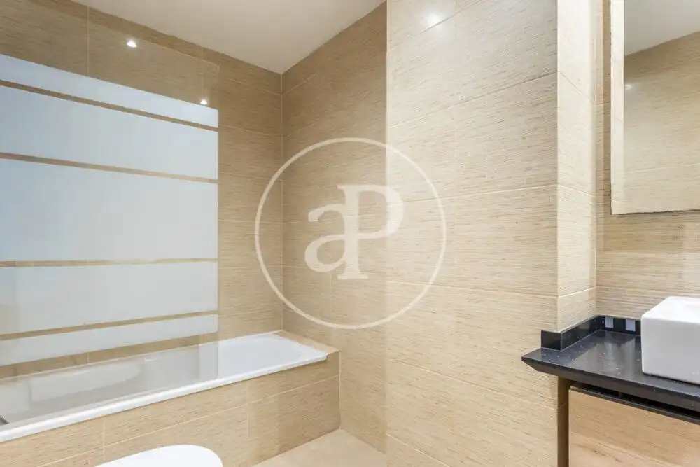 Baño de Piso en venta en Valencia con Aire acondicionado, Calefacción y Jardín privado