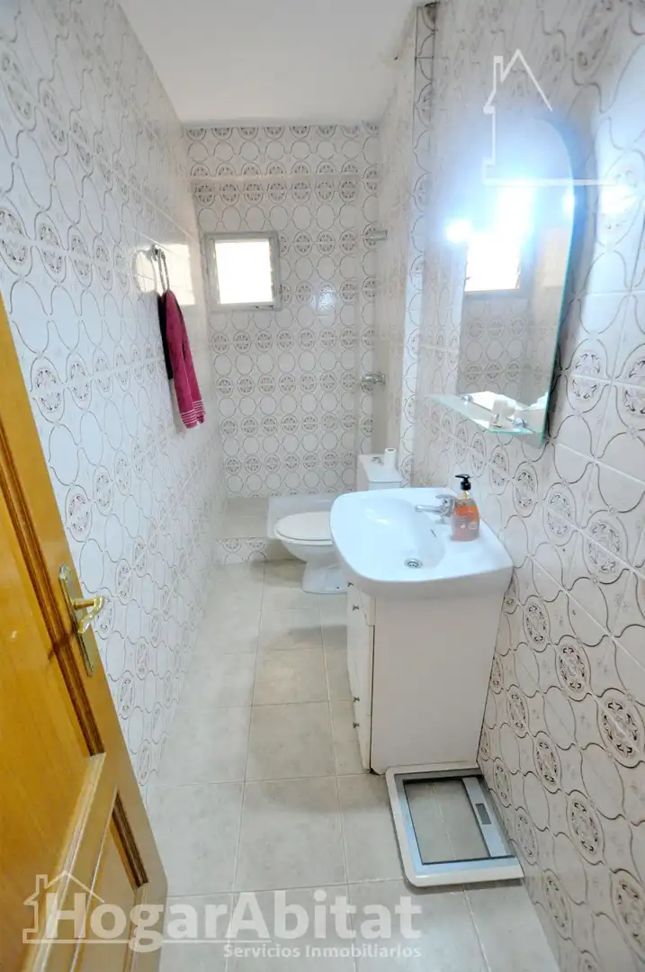 Bathroom of Flat for sale in Burjassot  with Air Conditioner, Heating and Terrace