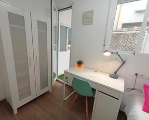 Bedroom of Flat to share in  Valencia Capital  with Air Conditioner and Terrace